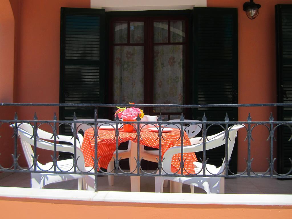 Peroulades  Varvara Studios & Apartments I الغرفة الصورة