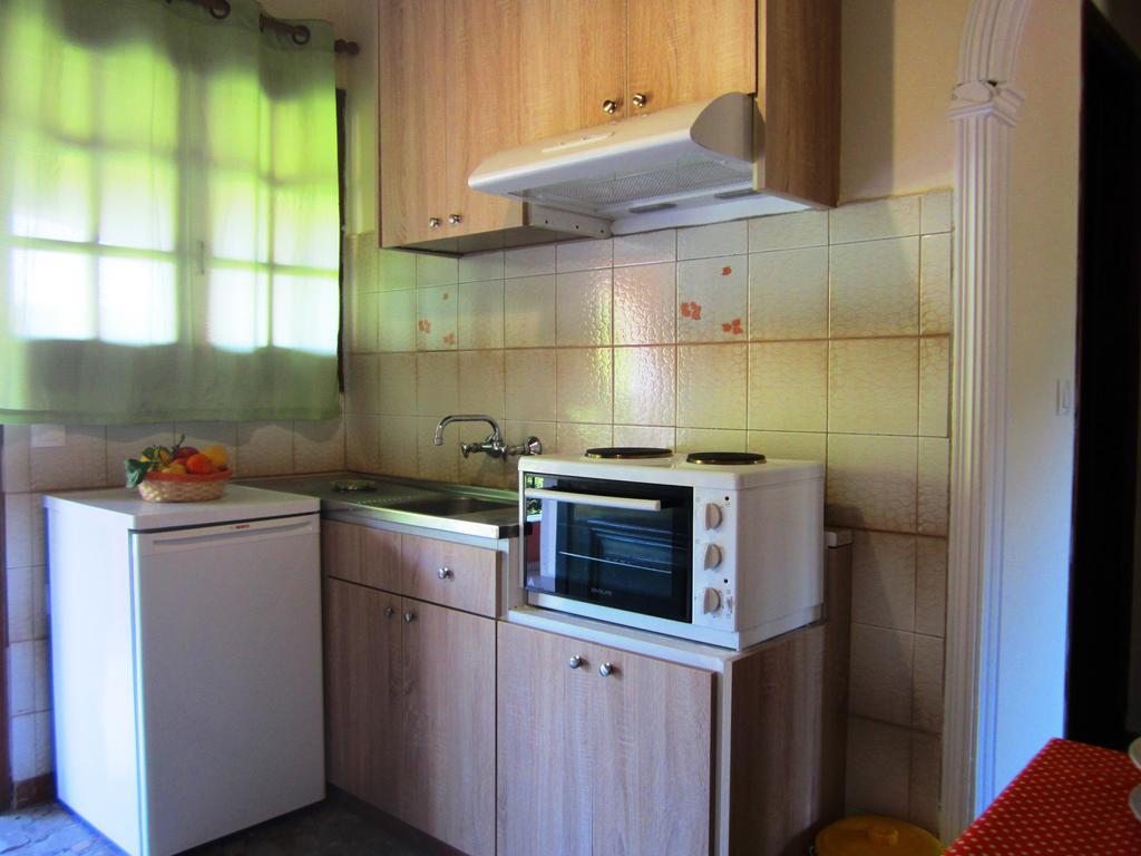 Peroulades  Varvara Studios & Apartments I الغرفة الصورة