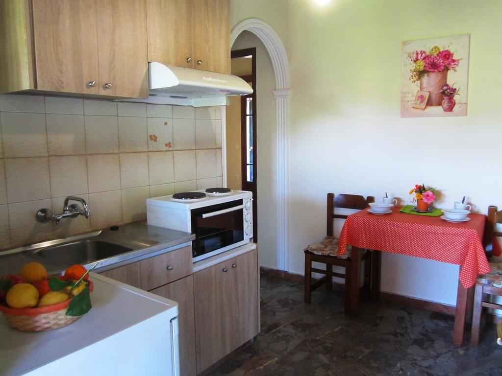 Peroulades  Varvara Studios & Apartments I الغرفة الصورة